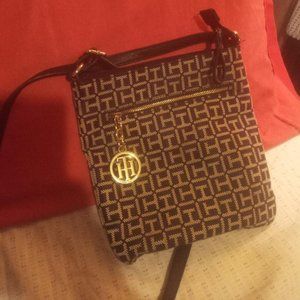 Gold and Black Tommy Hilfigar shoulder purse